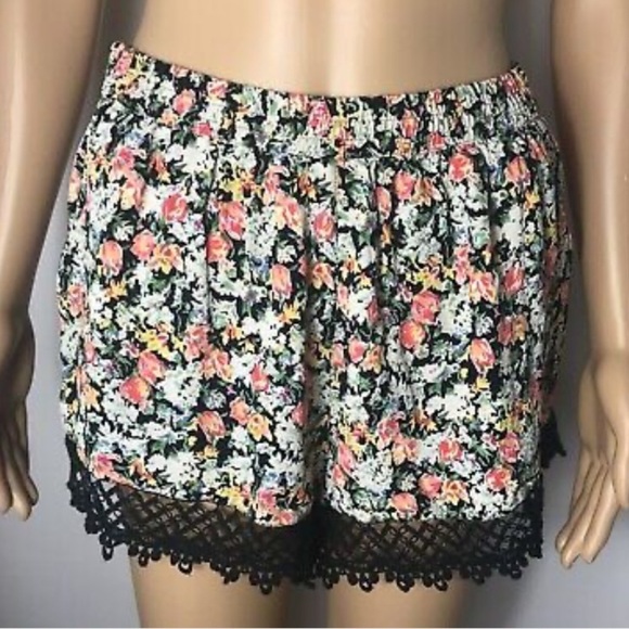 Topshop Flowy Floral High Waist Lace Trim Shorts - Picture 1 of 14